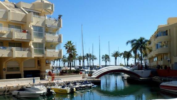 Coqueto Apartamento En Puerto Marina Con Piscina Benalmadena Luaran gambar